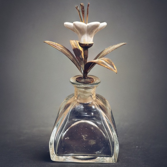 [ 2 FOR $40 ] GLASS BOTTLE WITH METAL & CERAMIC FLOWER BOTTLE STOPPER - Picture 2 of 13